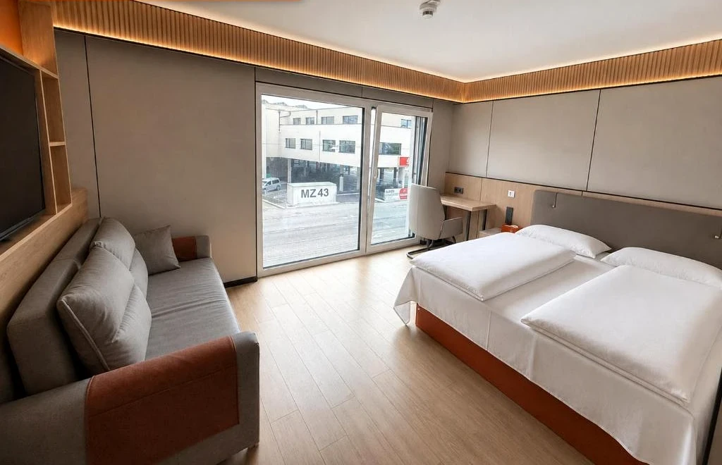 Hotelzimmer mit Beleuchtung